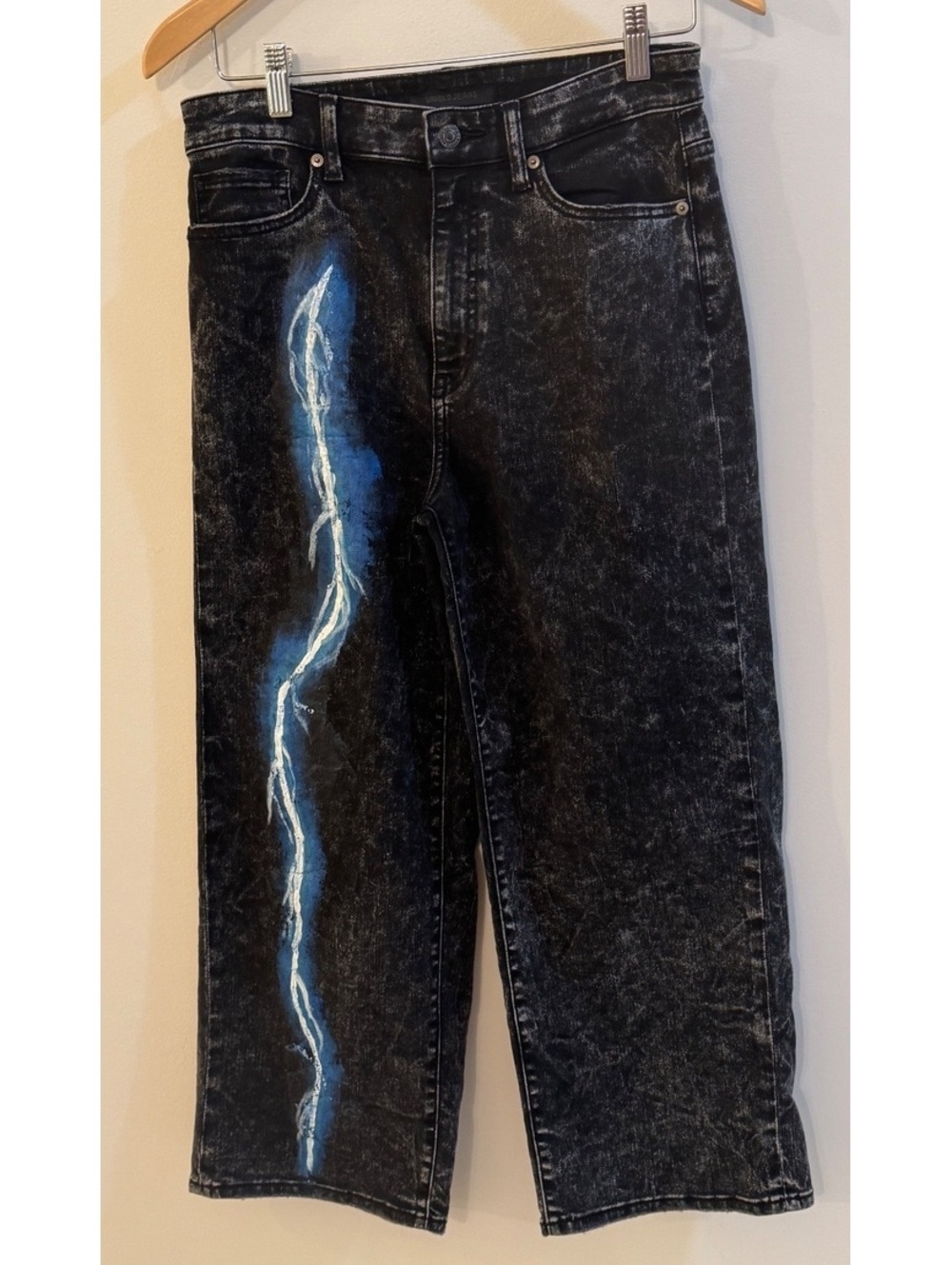 Uniqlo Womenโs Black Acid Wash Jeans with Blue Lightning Design Size 27